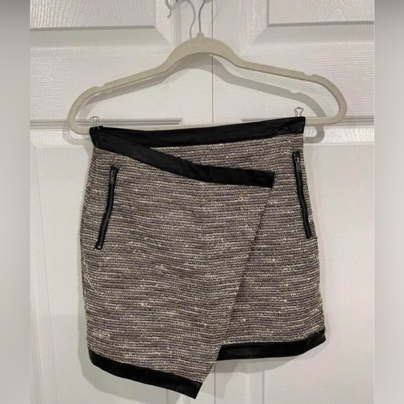 Lovers + Friends skirt size XS - Picture 2 of 2